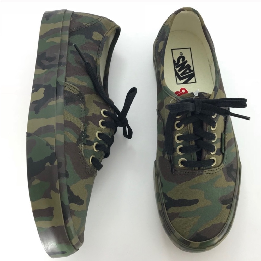 Vans low top camouflage M7.5/W9